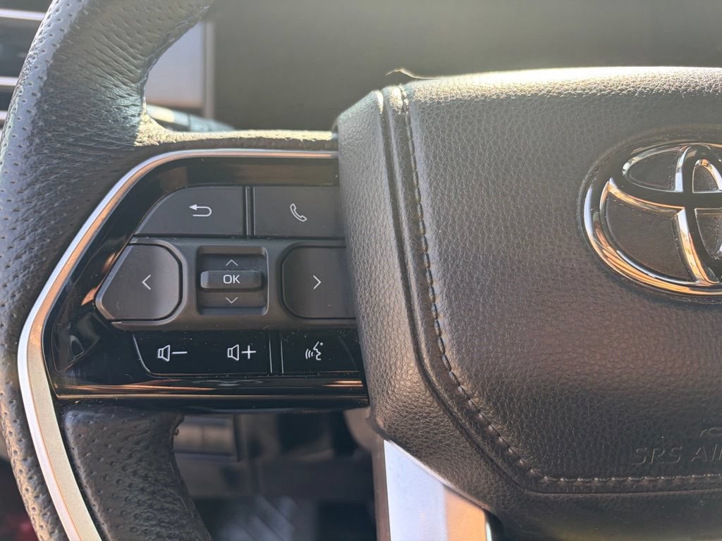 Used 2023 Toyota Sequoia Platinum AWD/4WD image 31