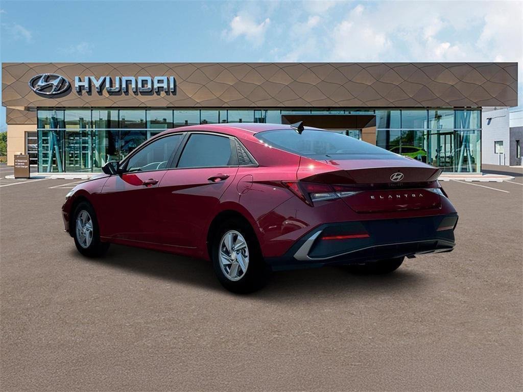 New 2025 Hyundai Elantra SE image 5
