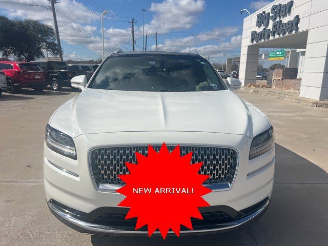 Used 2022 Lincoln Nautilus Reserve w/ Luxury Package image 2