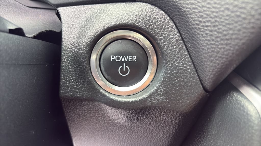 Used 2025 Toyota RAV4 XSE AWD/4WD image 23