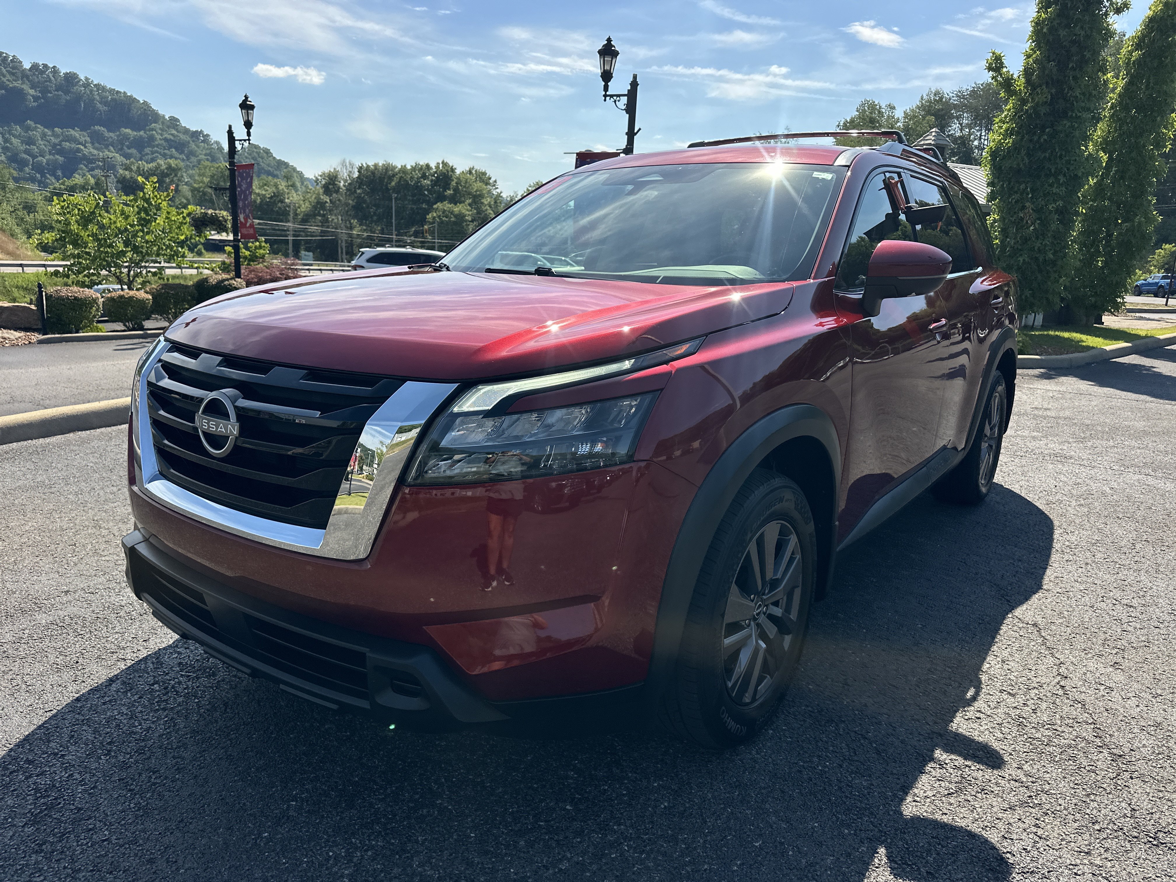 Used 2023 Nissan Pathfinder SV AWD/4WD image 6