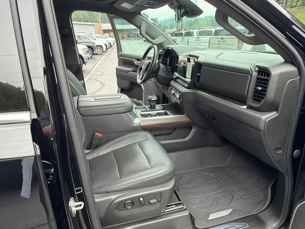 Certified 2022 GMC Sierra 1500 SLT w/ SLT Premium Plus Package AWD/4WD image 17