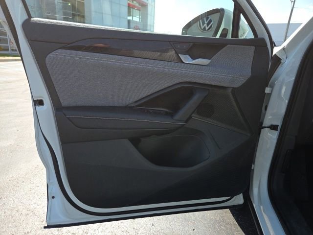 Used 2025 Volkswagen Tiguan S AWD/4WD image 11