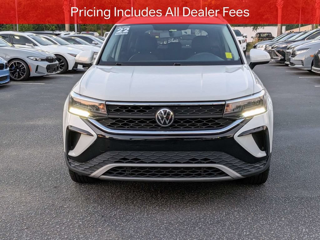 Used 2022 Volkswagen Taos SE w/ Panoramic Sunroof Package FWD image 9