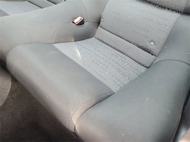 Used 2005 Ford Mustang Deluxe image 27