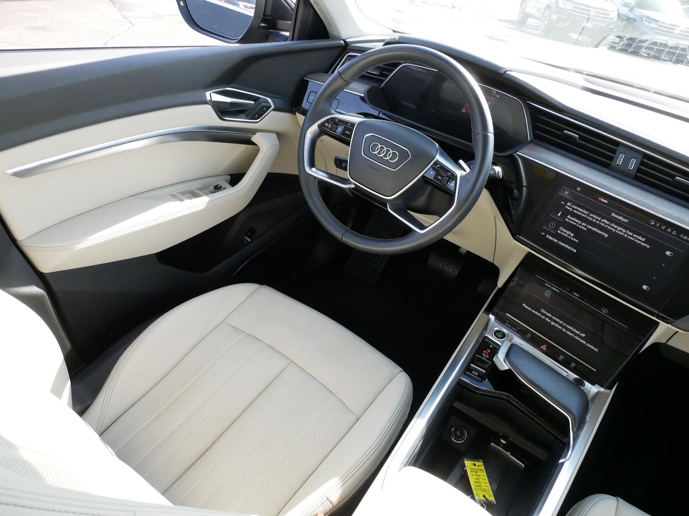 Used 2024 Audi Q8 e-tron Premium Plus image 9