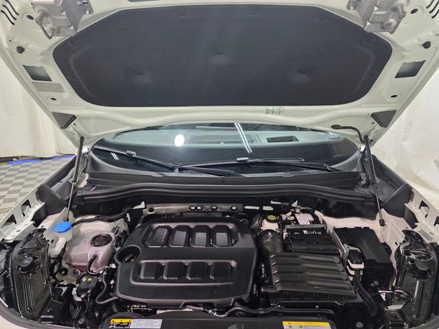 Certified 2025 Volkswagen Tiguan SE R-Line image 38