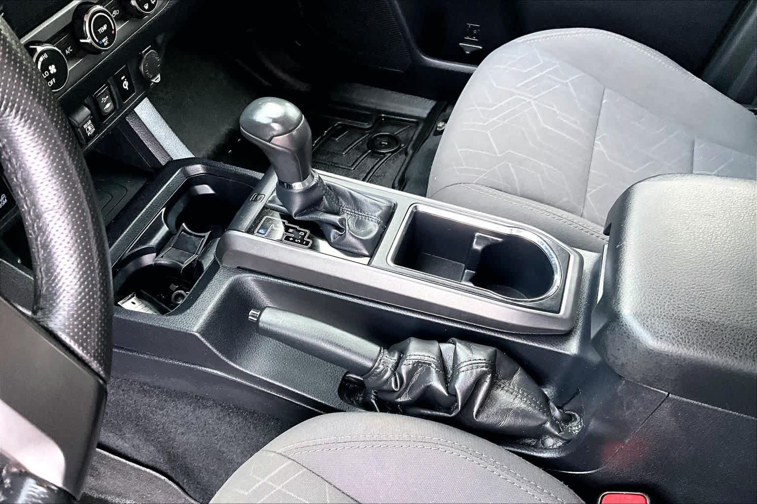 Used 2019 Toyota Tacoma TRD Off-Road w/ Technology Package AWD/4WD image 15