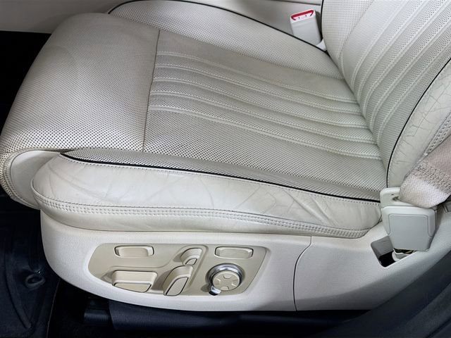 Used 2017 Genesis G90 3.3T Premium image 24