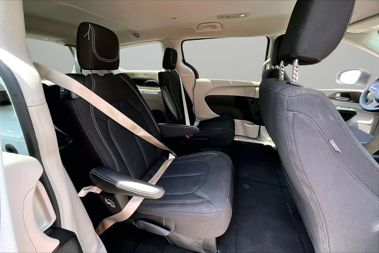 Certified 2023 Chrysler Voyager LX FWD image 22
