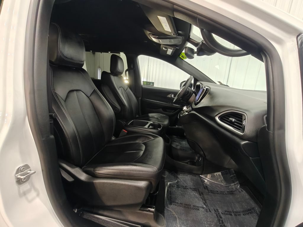 Used 2025 Chrysler Pacifica Select FWD image 25
