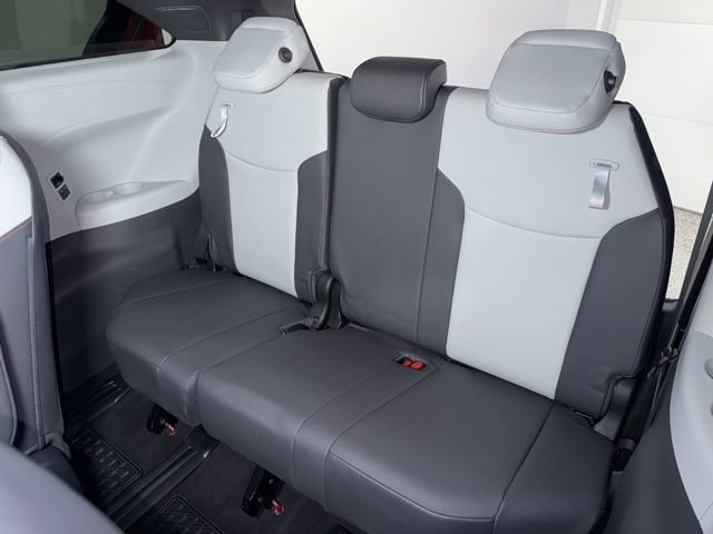 Used 2022 Toyota Sienna XSE FWD image 31