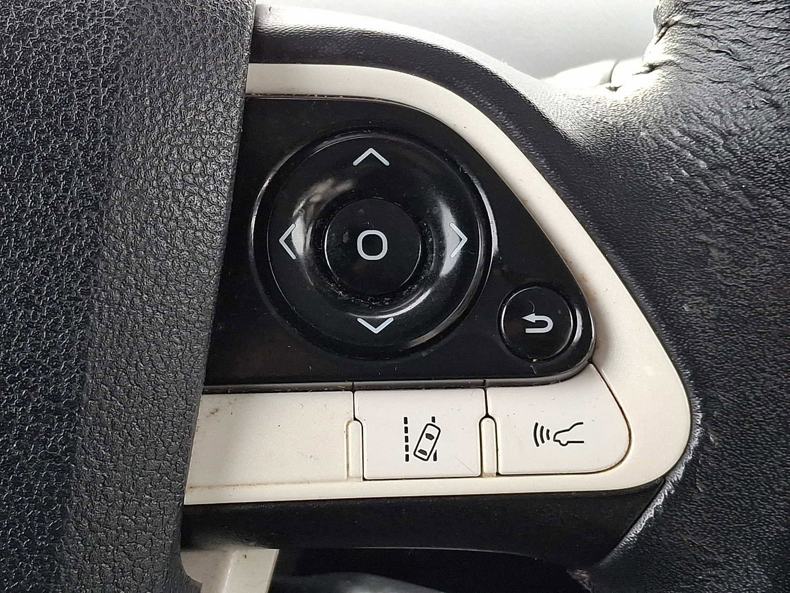 Used 2016 Toyota Prius Four image 19