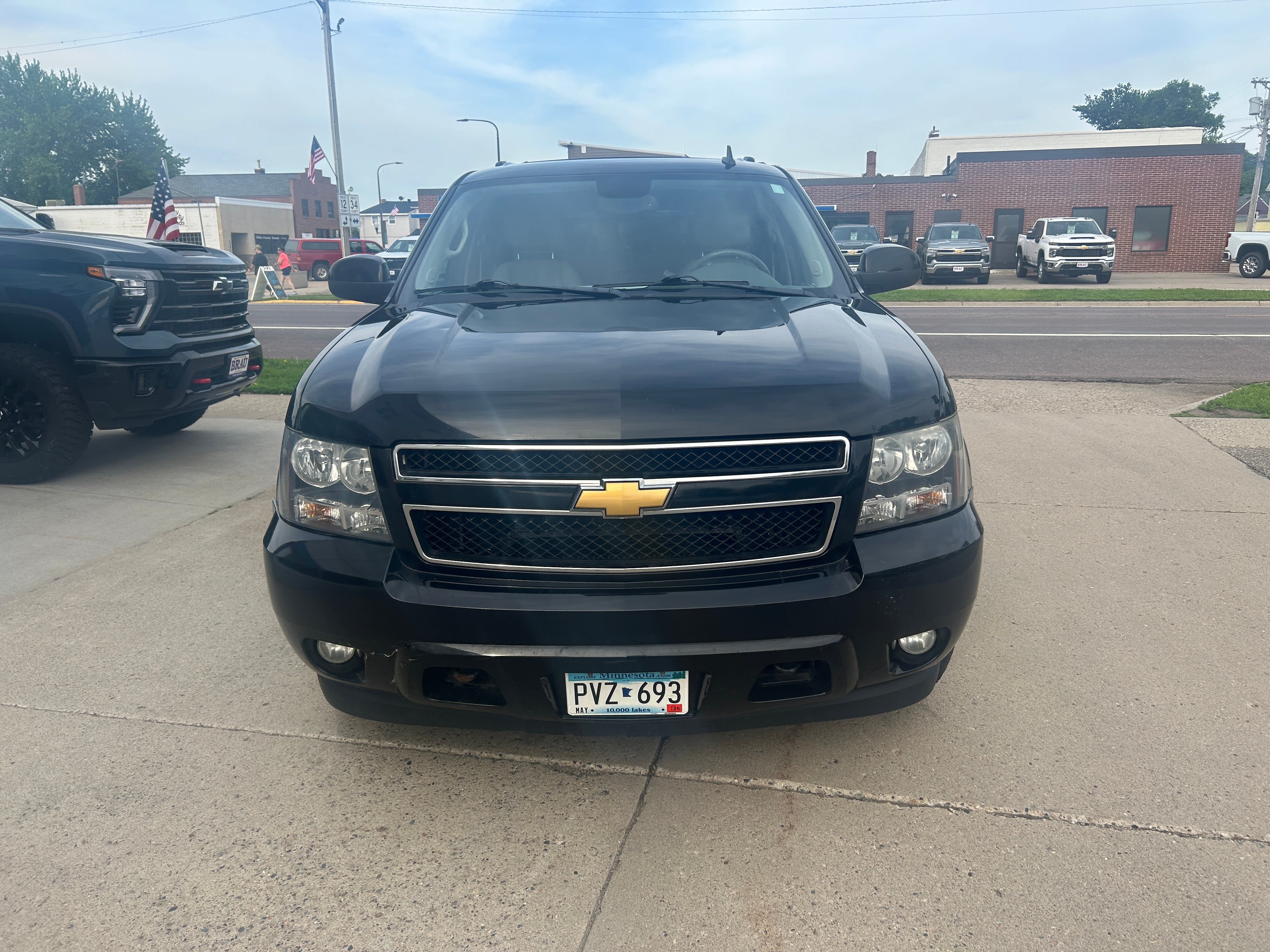 Used 2012 Chevrolet Suburban LT w/ Luxury Package AWD/4WD image 3