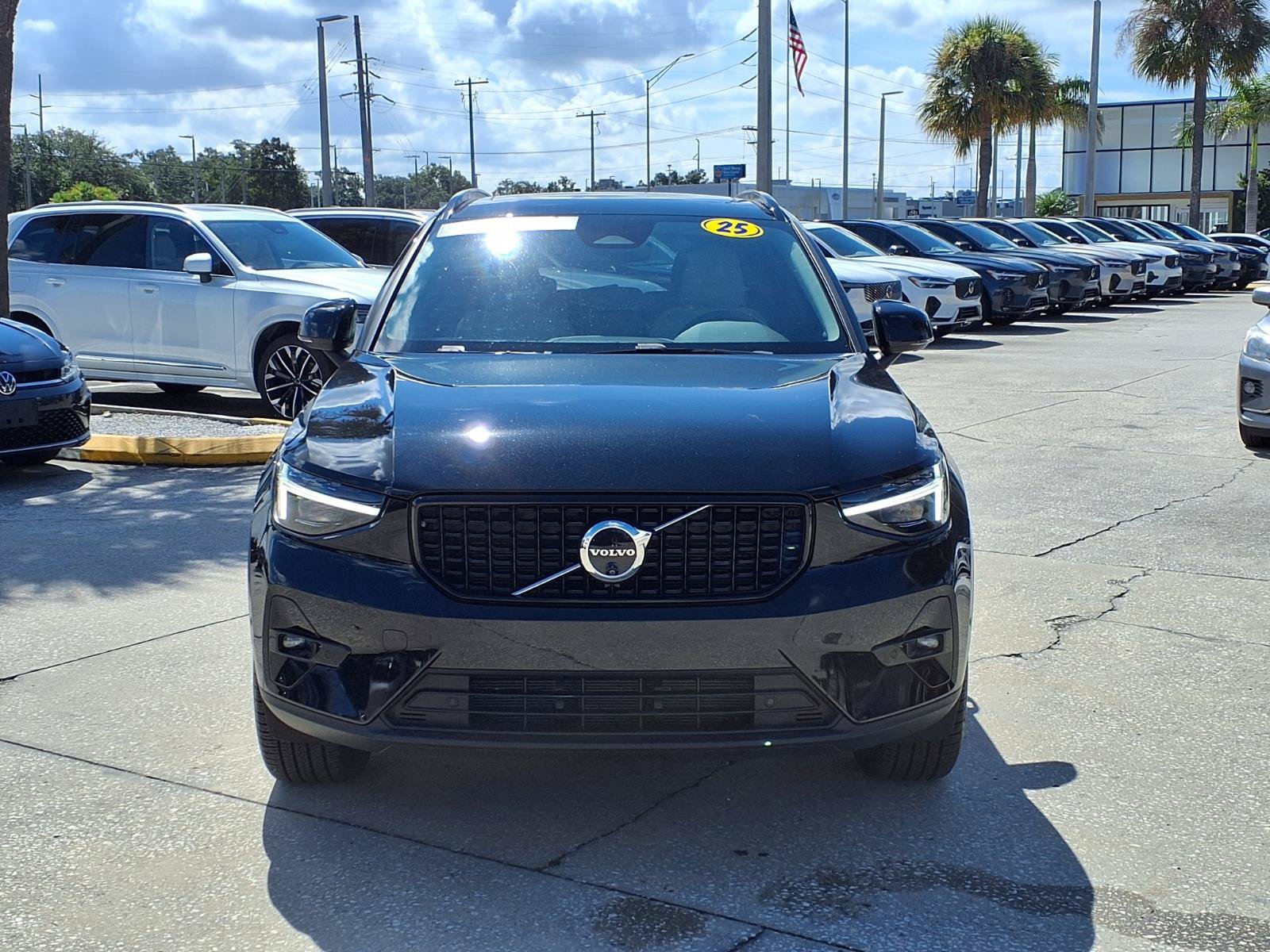 Certified 2025 Volvo XC40 B5 Ultra AWD/4WD image 2