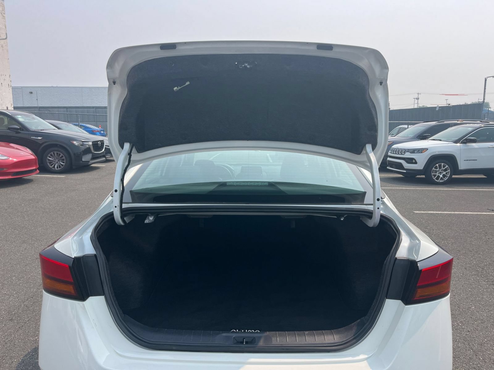 Used 2025 Nissan Altima 2.5 SV FWD image 31