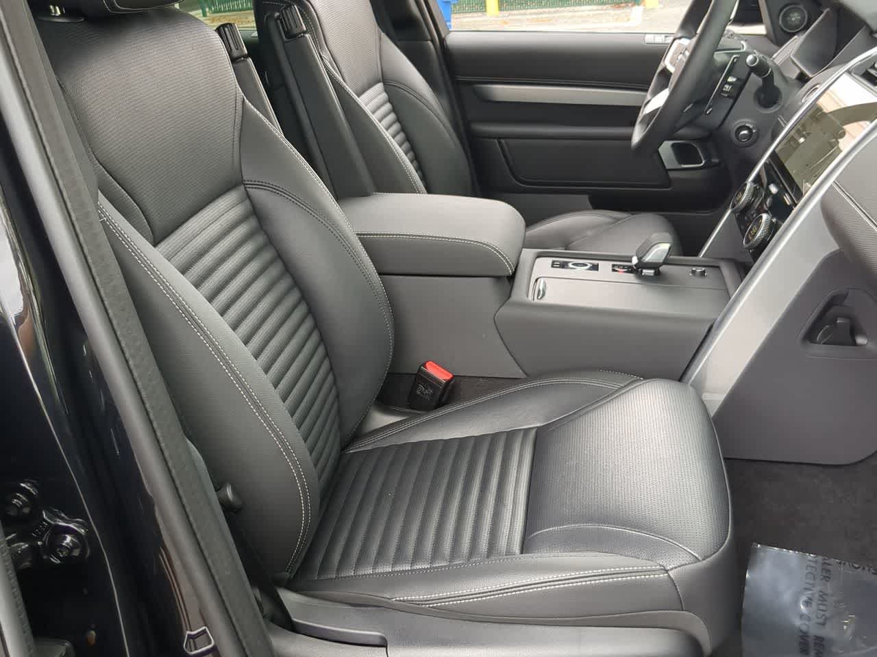 Certified 2025 Land Rover Discovery Dynamic SE AWD/4WD image 24