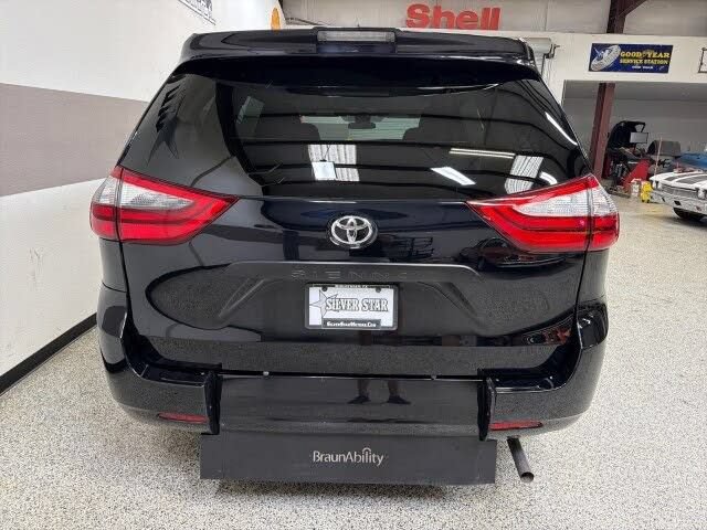Used 2020 Toyota Sienna L FWD image 34