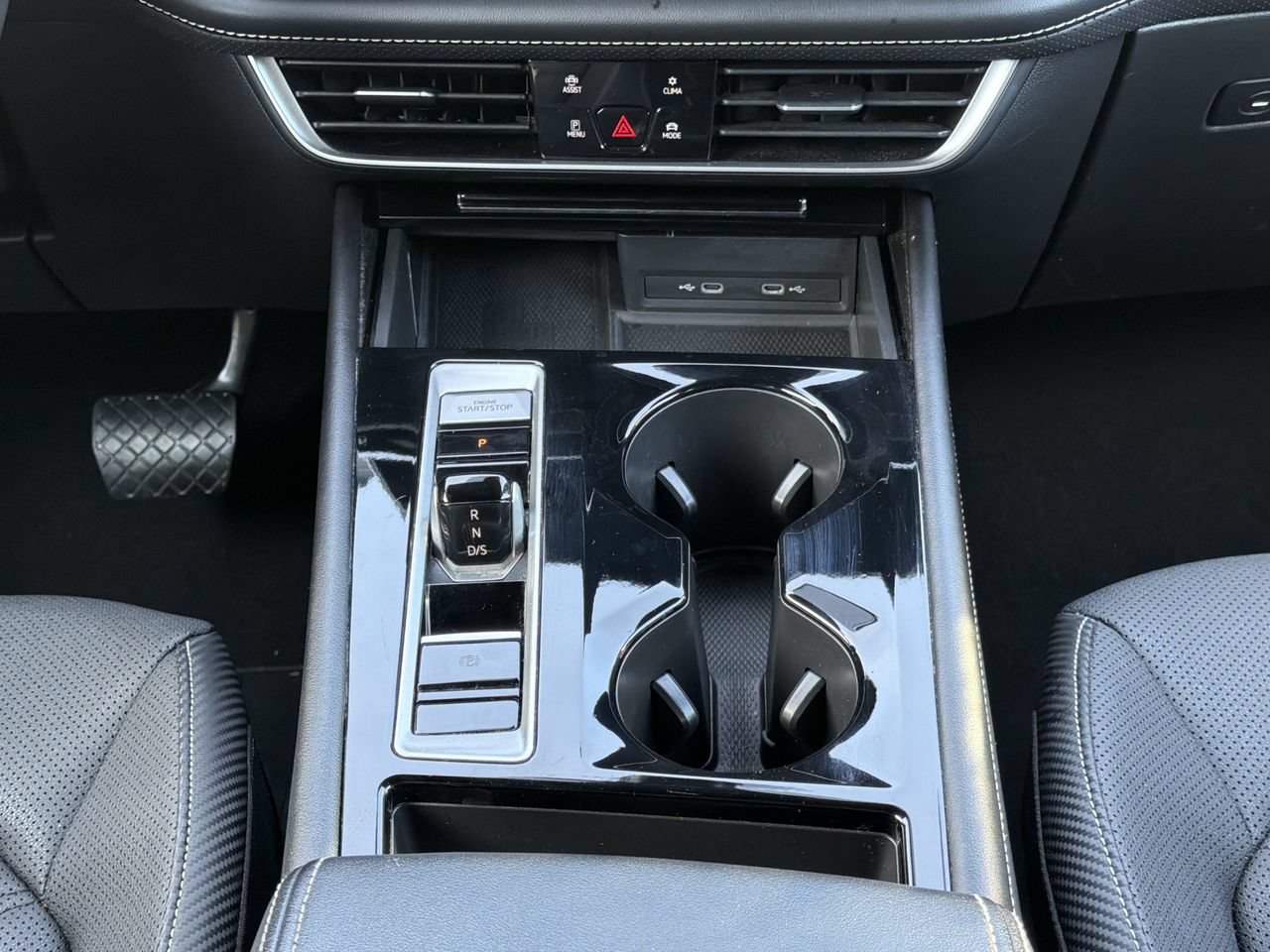 Used 2024 Volkswagen Atlas Cross Sport SE FWD image 5