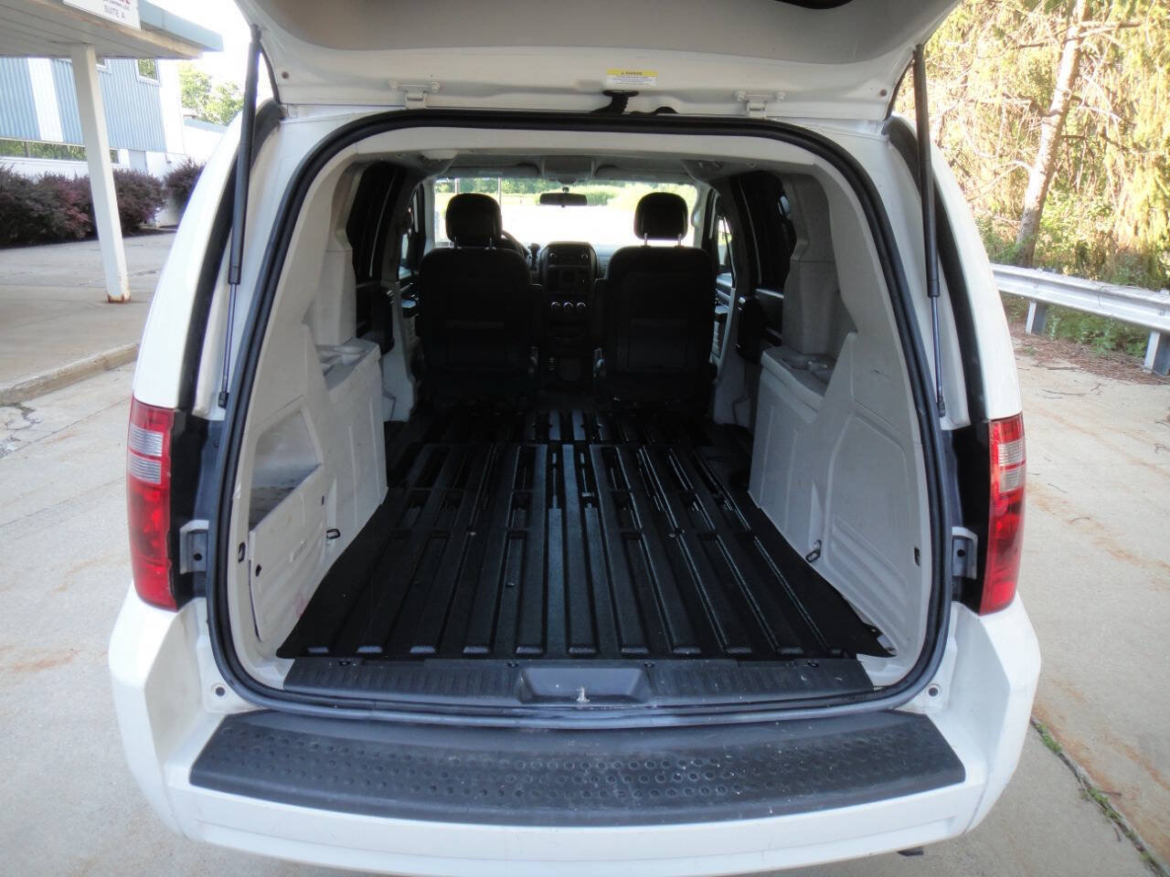 Used 2010 Dodge Grand Caravan FWD image 18
