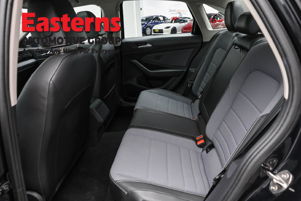 Used 2025 Volkswagen Jetta SE FWD image 21