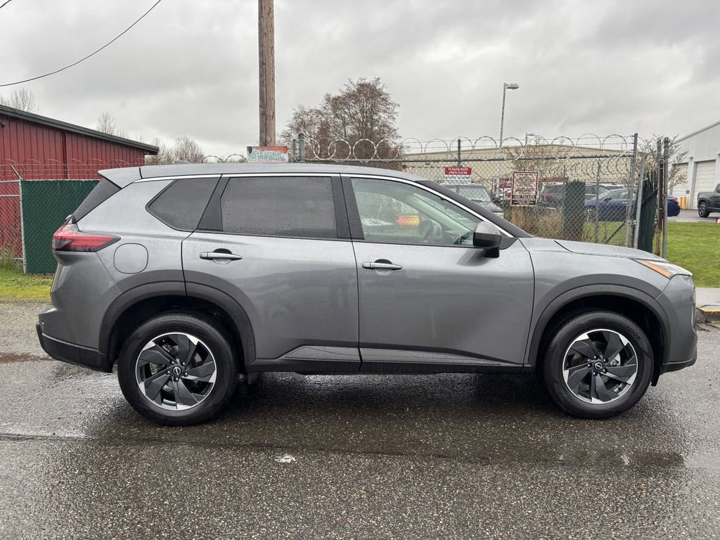 Used 2025 Nissan Rogue SV image 8