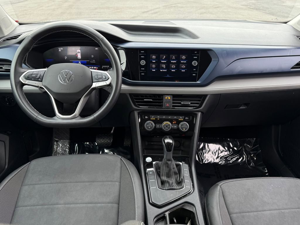 Used 2024 Volkswagen Taos SE image 16