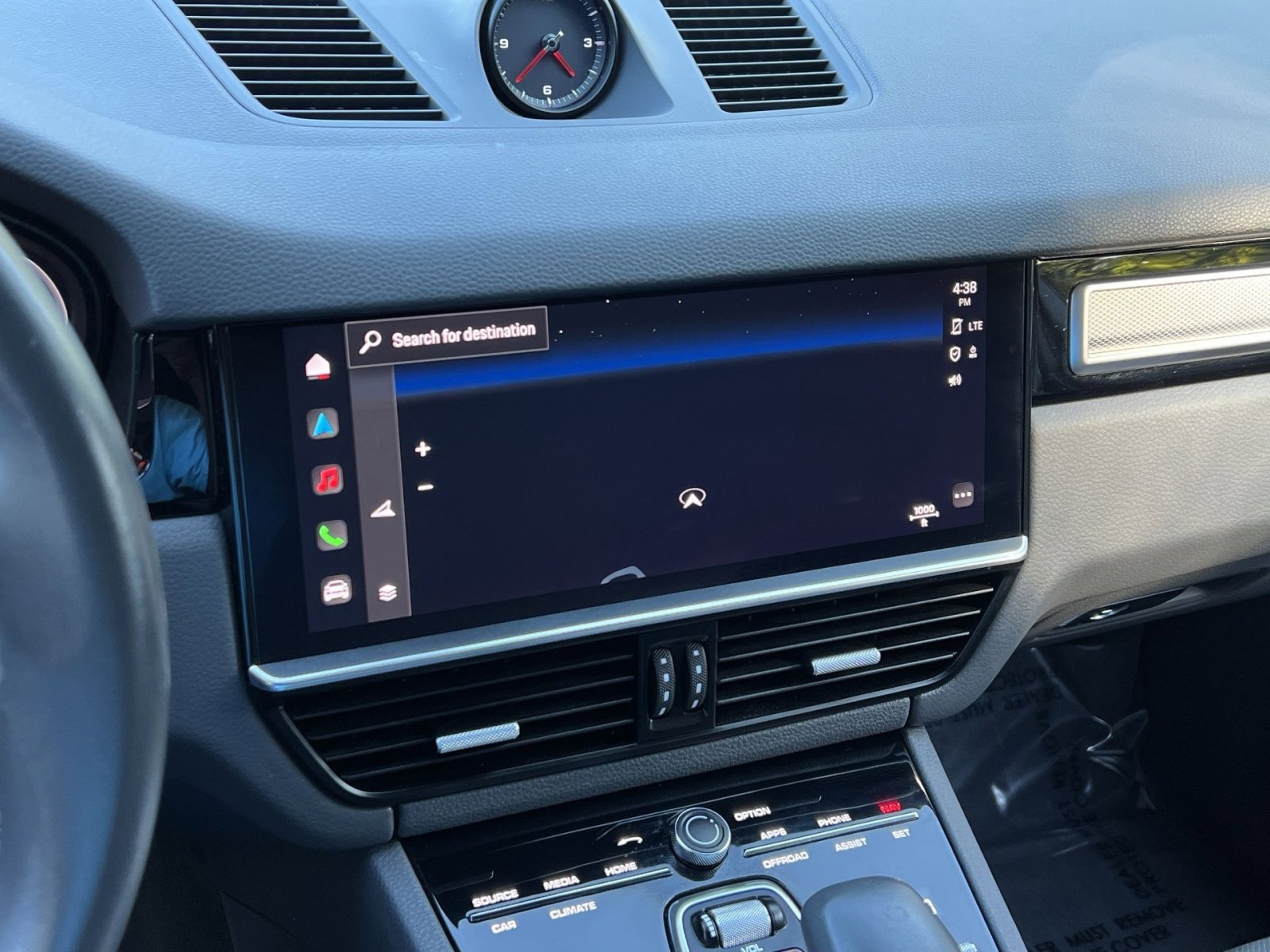 Used 2022 Porsche Cayenne Platinum Edition image 18