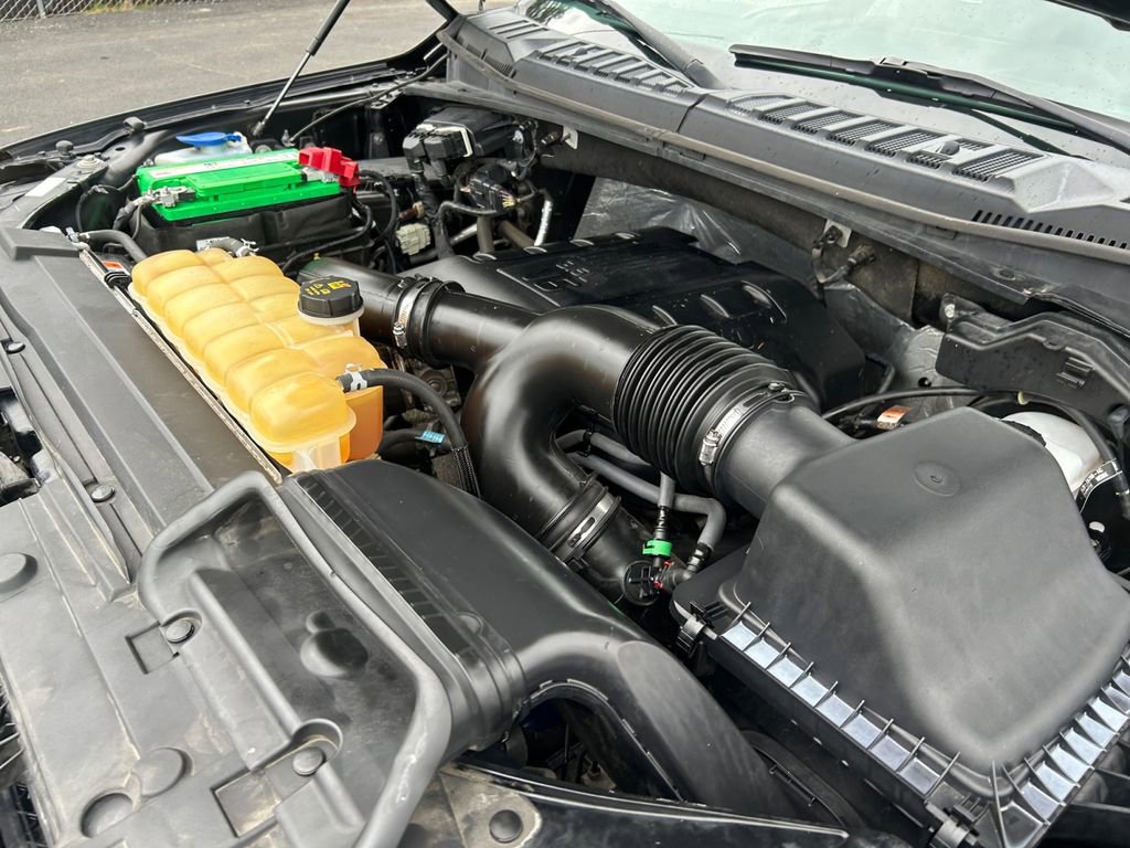 Used 2016 Ford F150 Platinum w/ Equipment Group 701A Luxury image 30