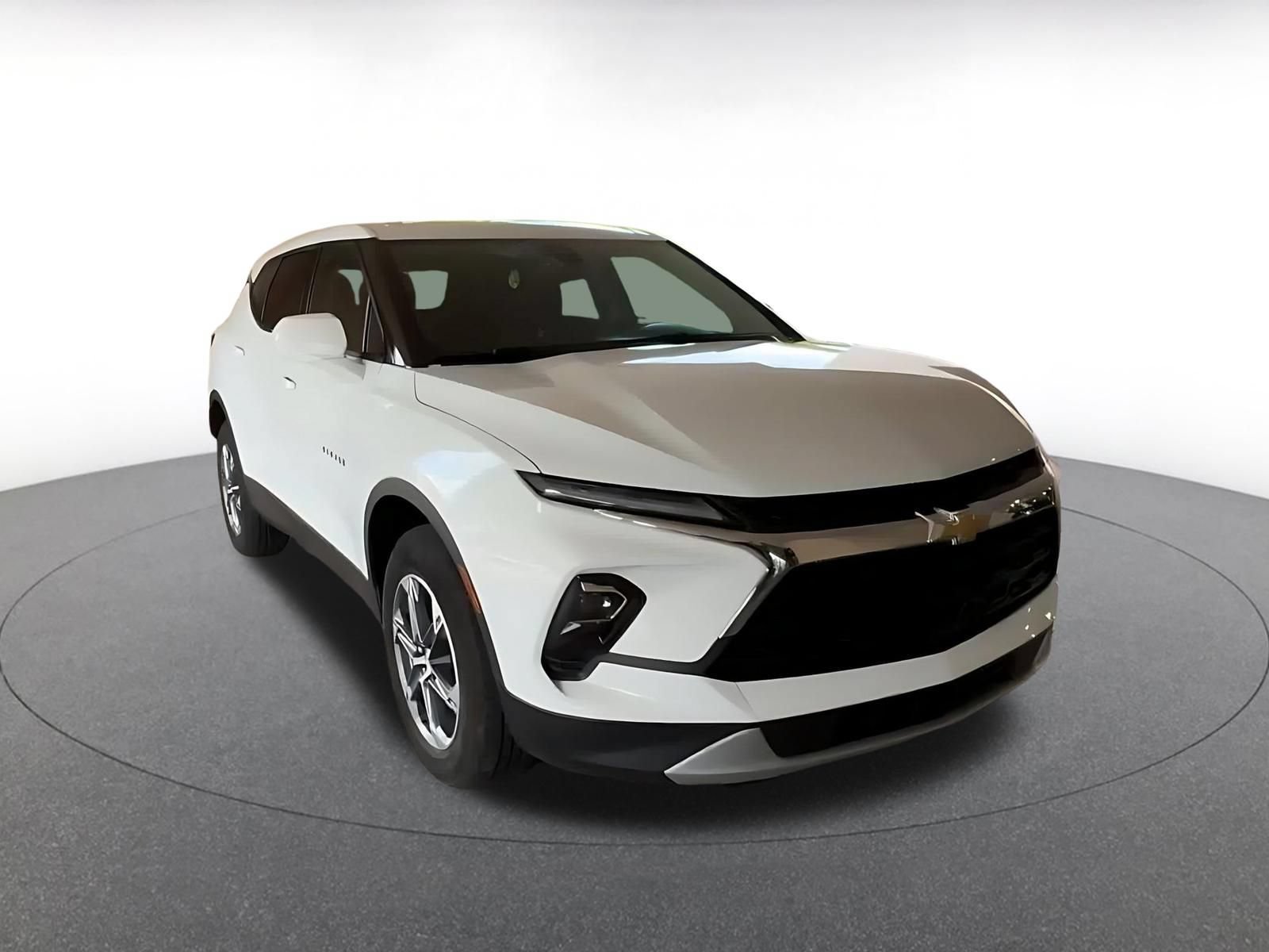 Used 2026 Chevrolet Blazer LT FWD image 3