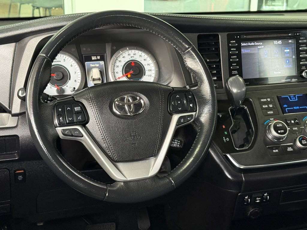 Certified 2019 Toyota Sienna SE image 31