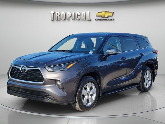 Used 2023 Toyota Highlander LE image 1
