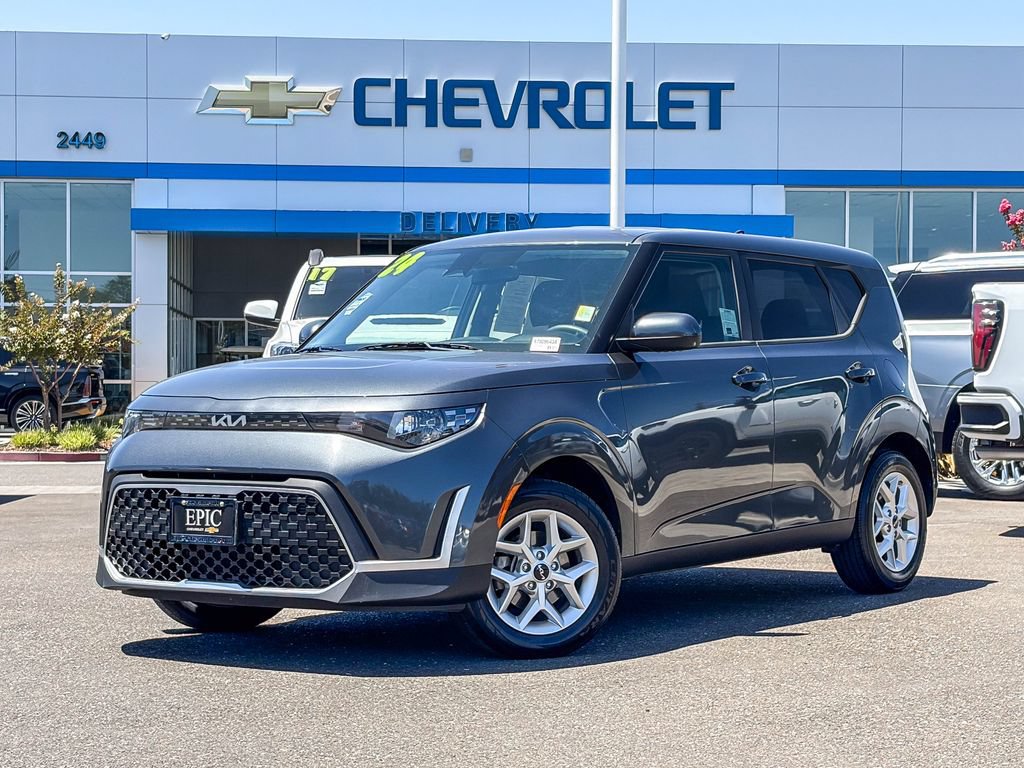 Used 2024 Kia Soul LX w/ Option Group 015 FWD image 1