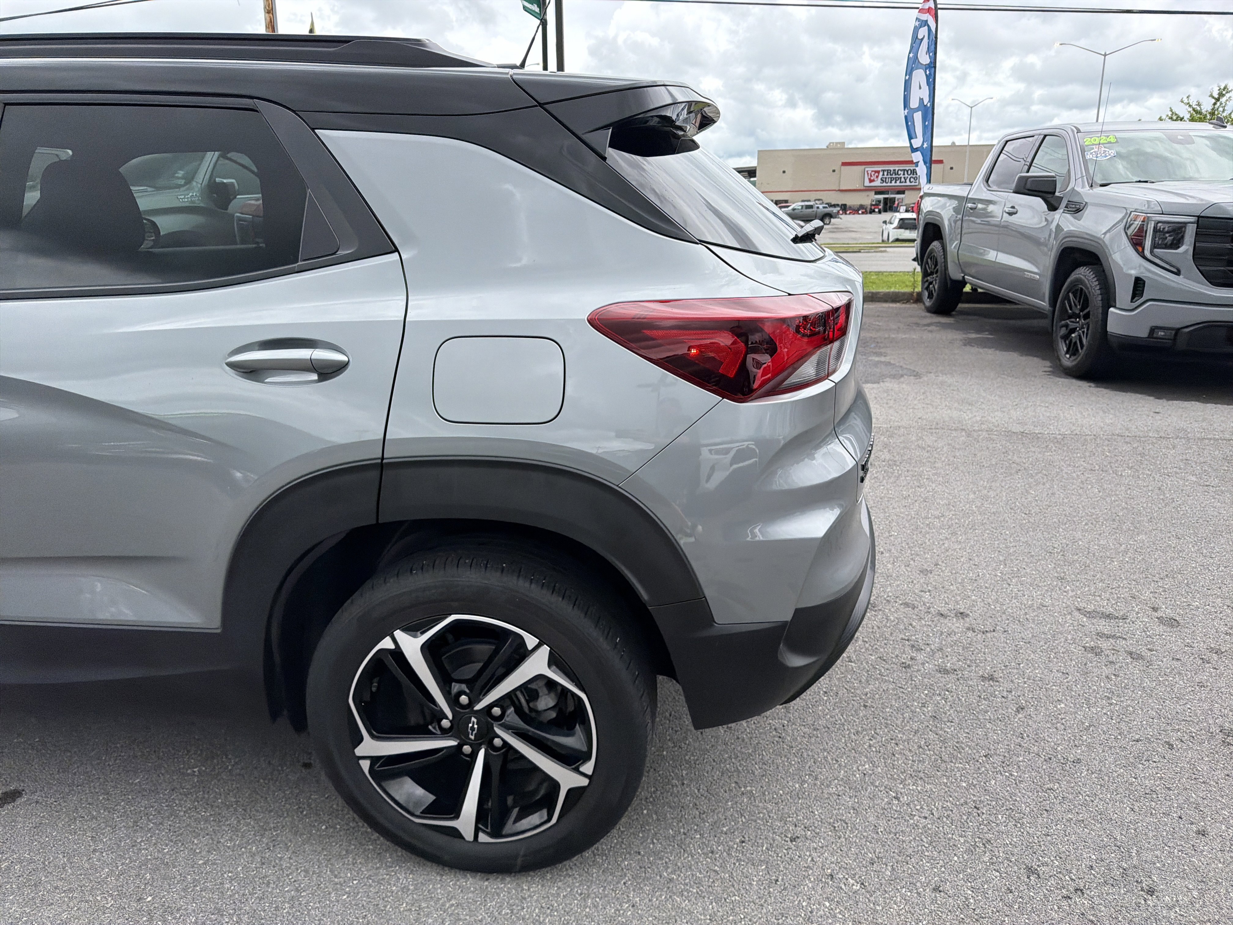Used 2023 Chevrolet TrailBlazer RS w/ Convenience Package AWD/4WD image 9