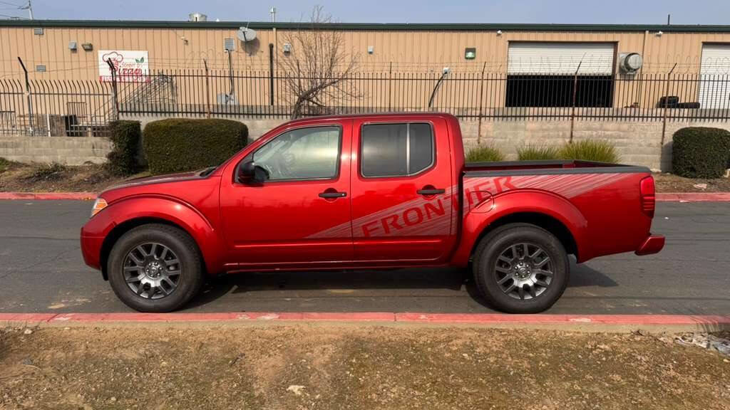 Used 2012 Nissan Frontier SV w/ Sport Appearance Pkg image 2