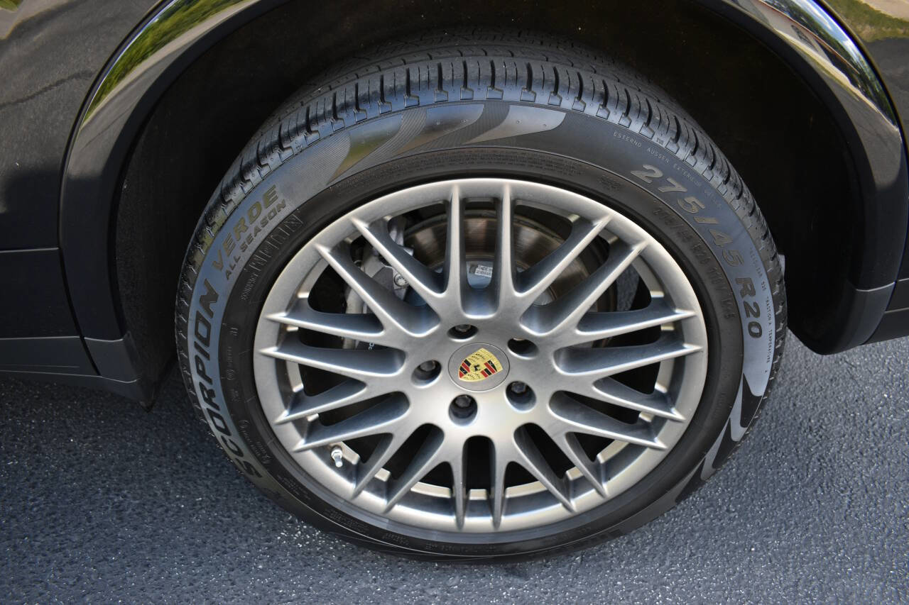 Used 2018 Porsche Cayenne Platinum Edition AWD/4WD image 46
