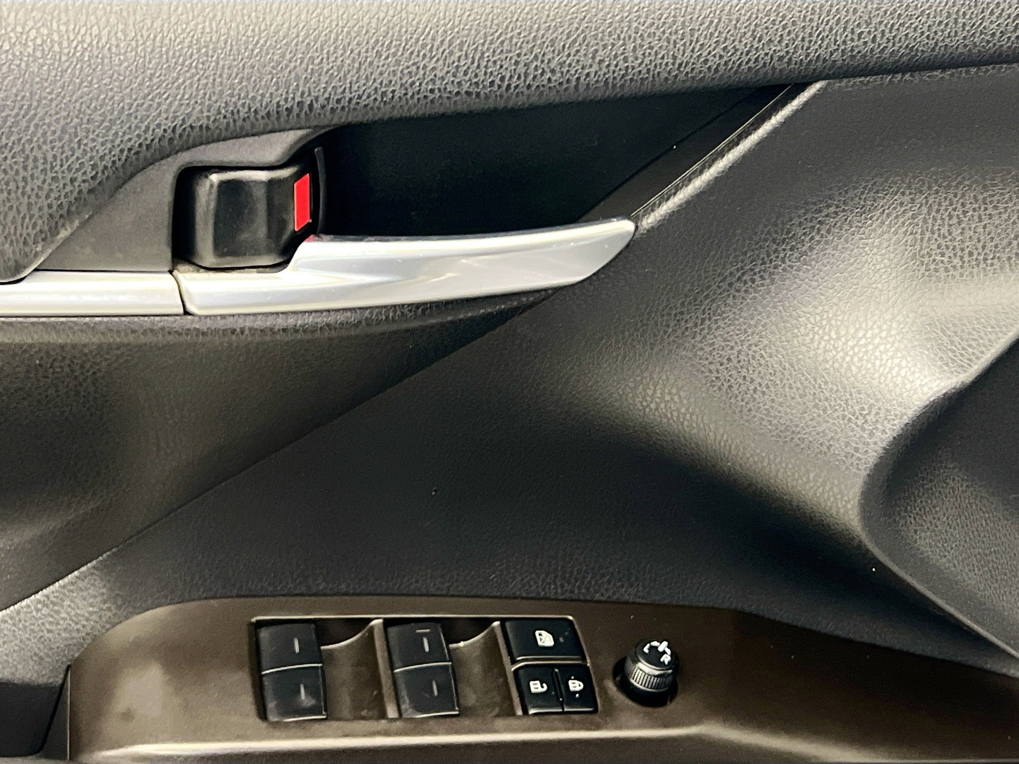 Used 2023 Toyota Camry SE image 16