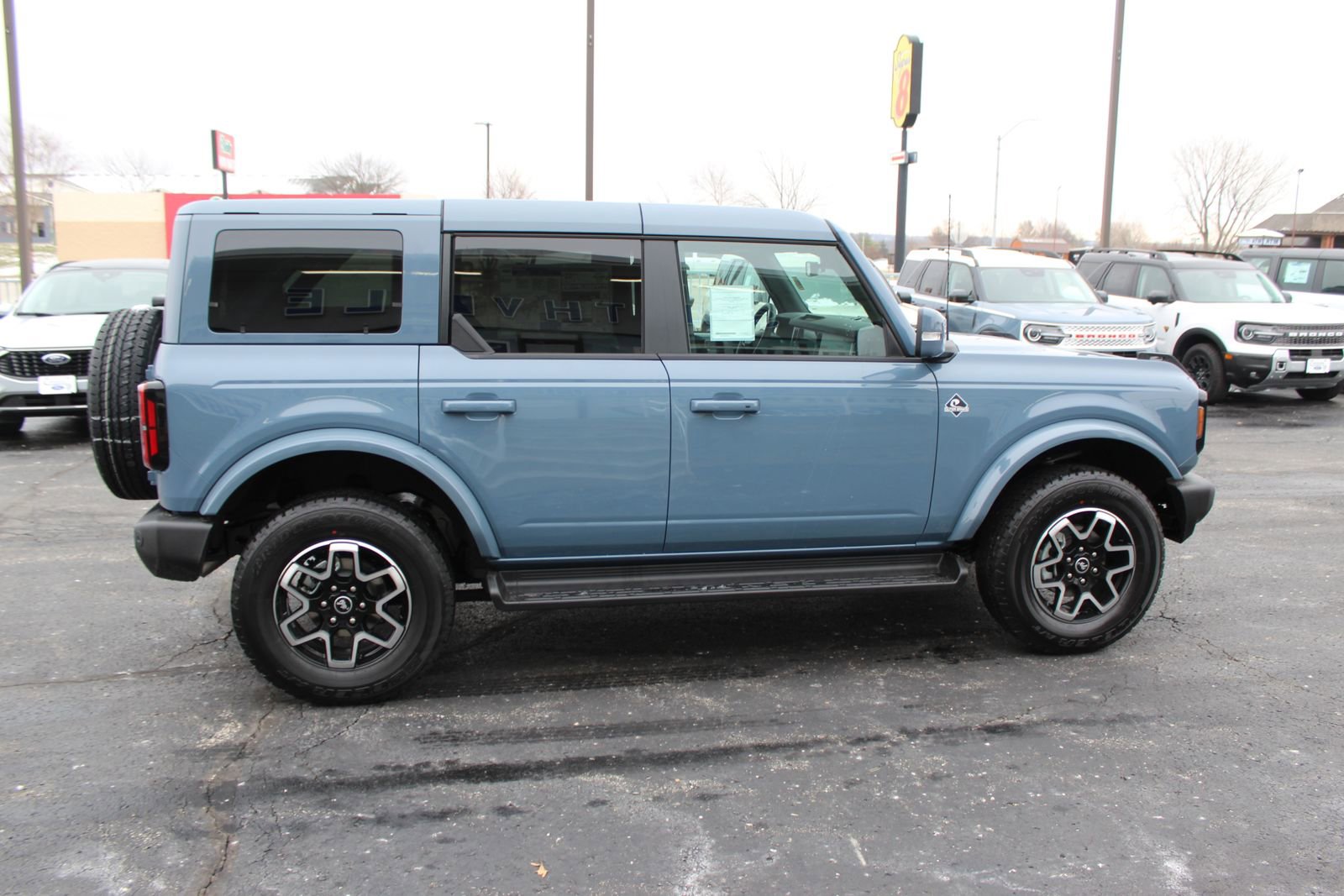 New 2025 Ford Bronco Outer Banks image 6