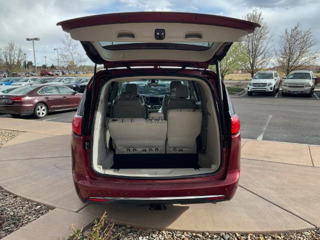 Used 2017 Chrysler Pacifica Limited FWD image 7