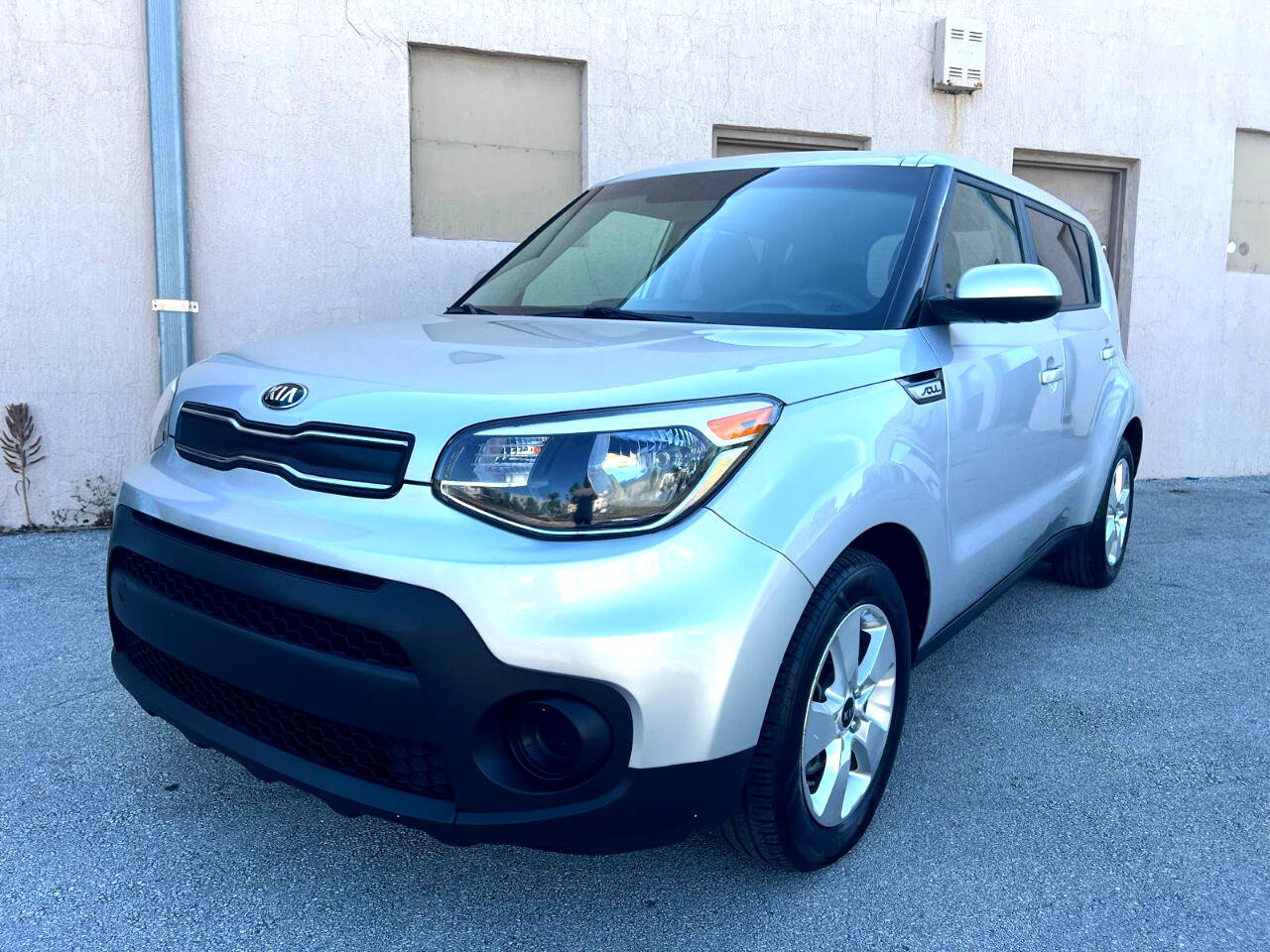 Used 2017 Kia Soul LX 4D Wagon at image 3