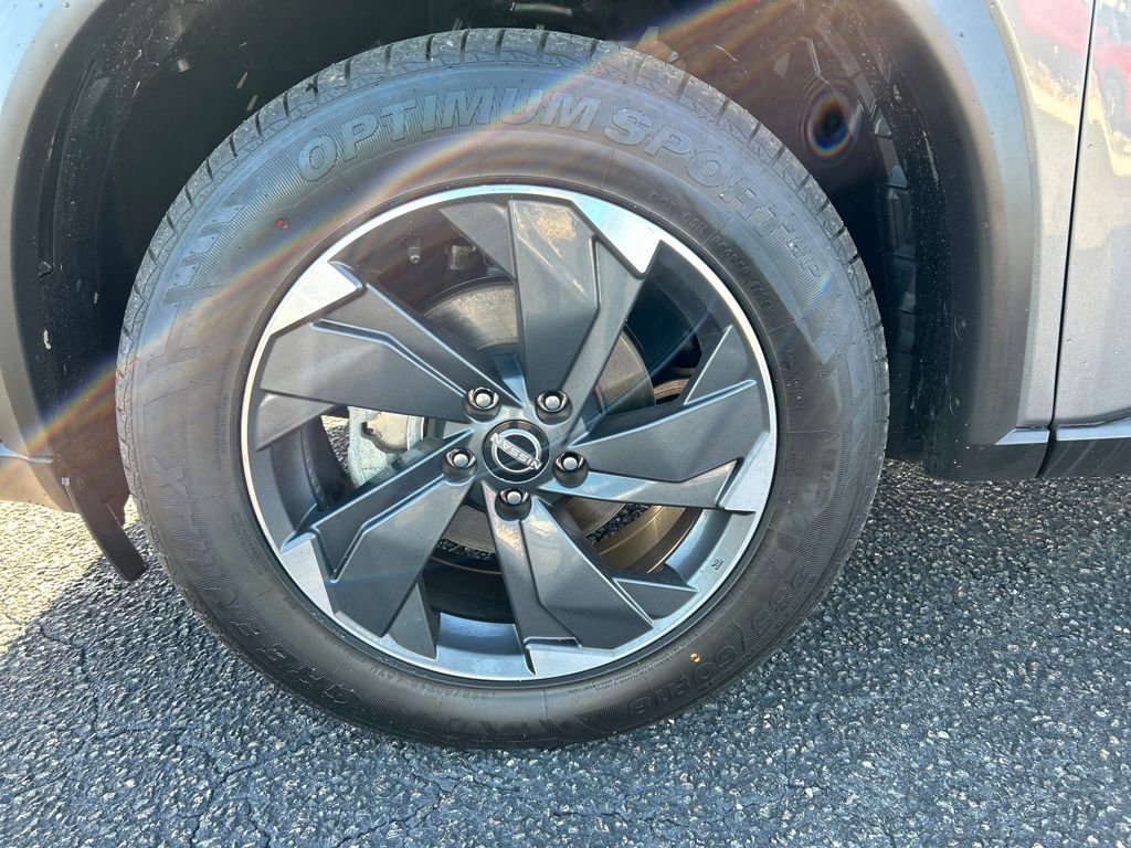 Used 2024 Nissan Rogue SV image 10