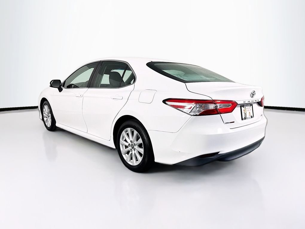 Used 2018 Toyota Camry LE image 7
