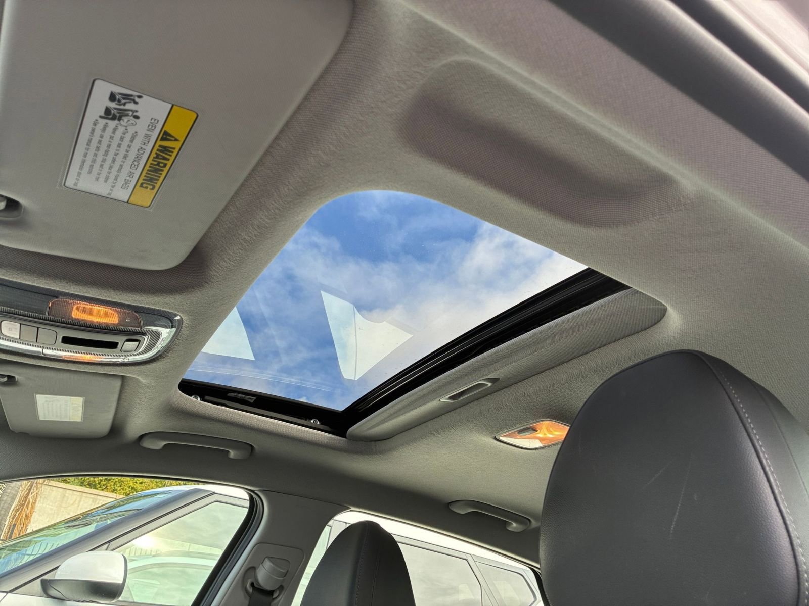 Used 2025 Hyundai Elantra Limited FWD image 30