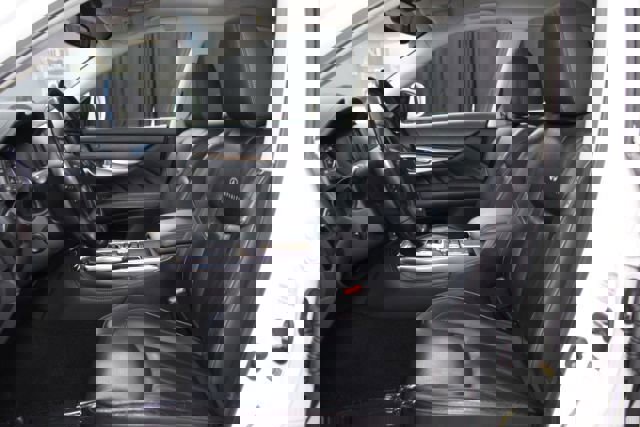 Used 2012 INFINITI M56 x w/ Deluxe Touring Pkg image 13