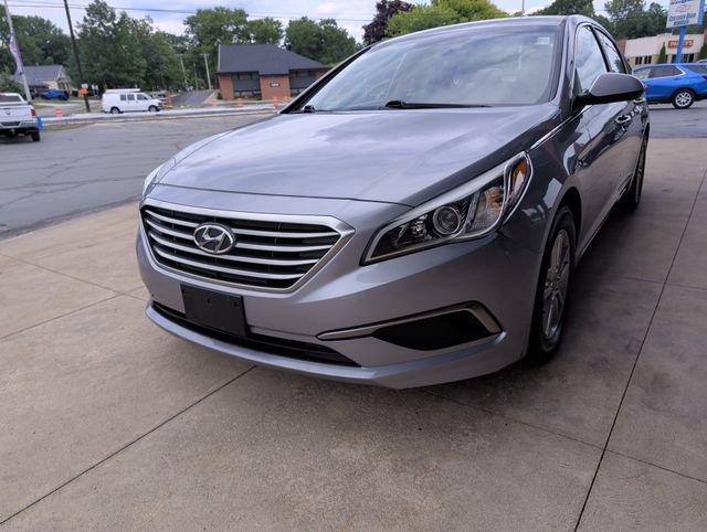 Used 2016 Hyundai Sonata SE FWD image 4