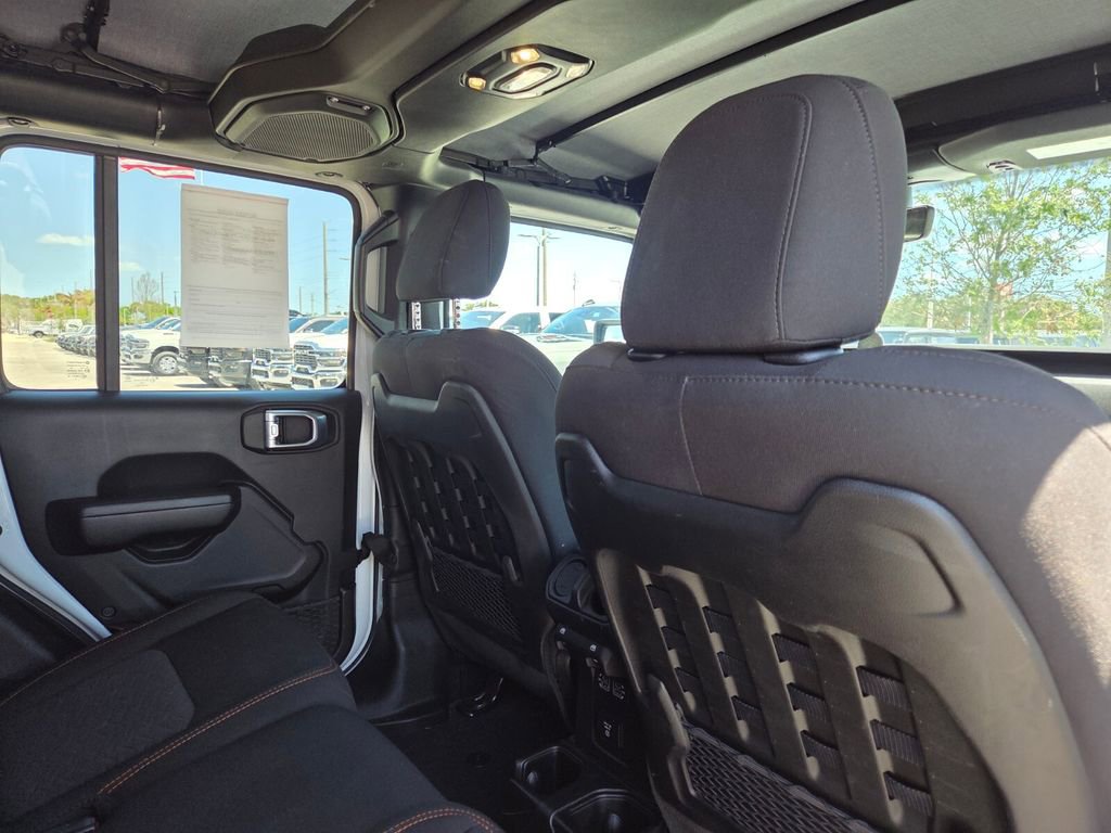 Used 2023 Jeep Gladiator Mojave AWD/4WD image 12