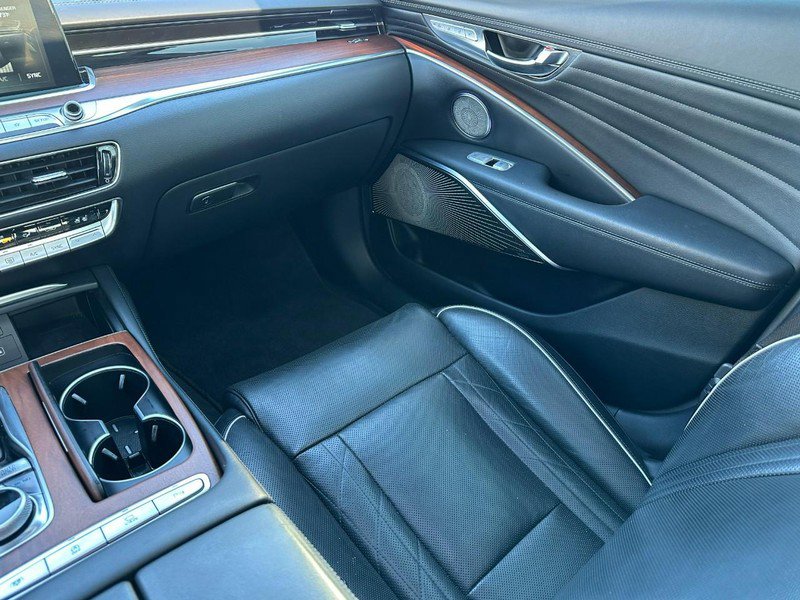 Used 2019 Kia K900 Luxury w/ VIP Package image 18