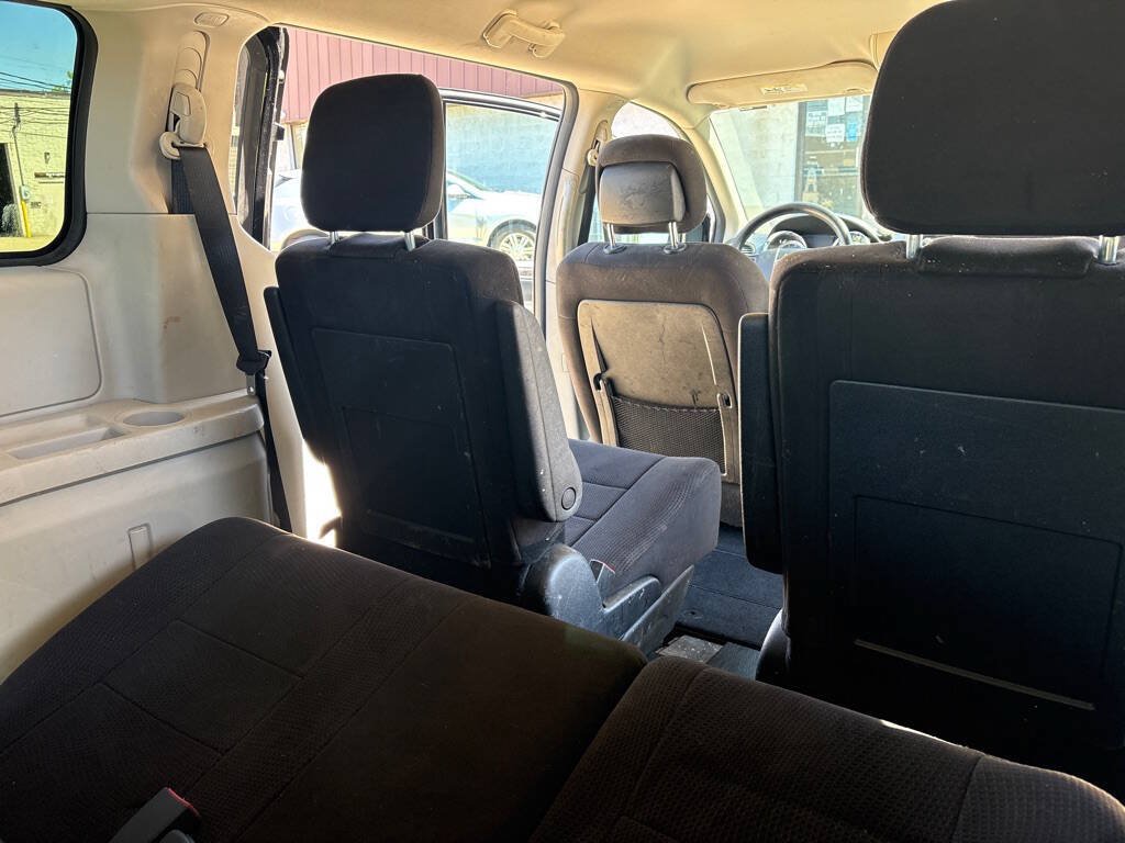 Used 2013 Dodge Grand Caravan SXT FWD image 14