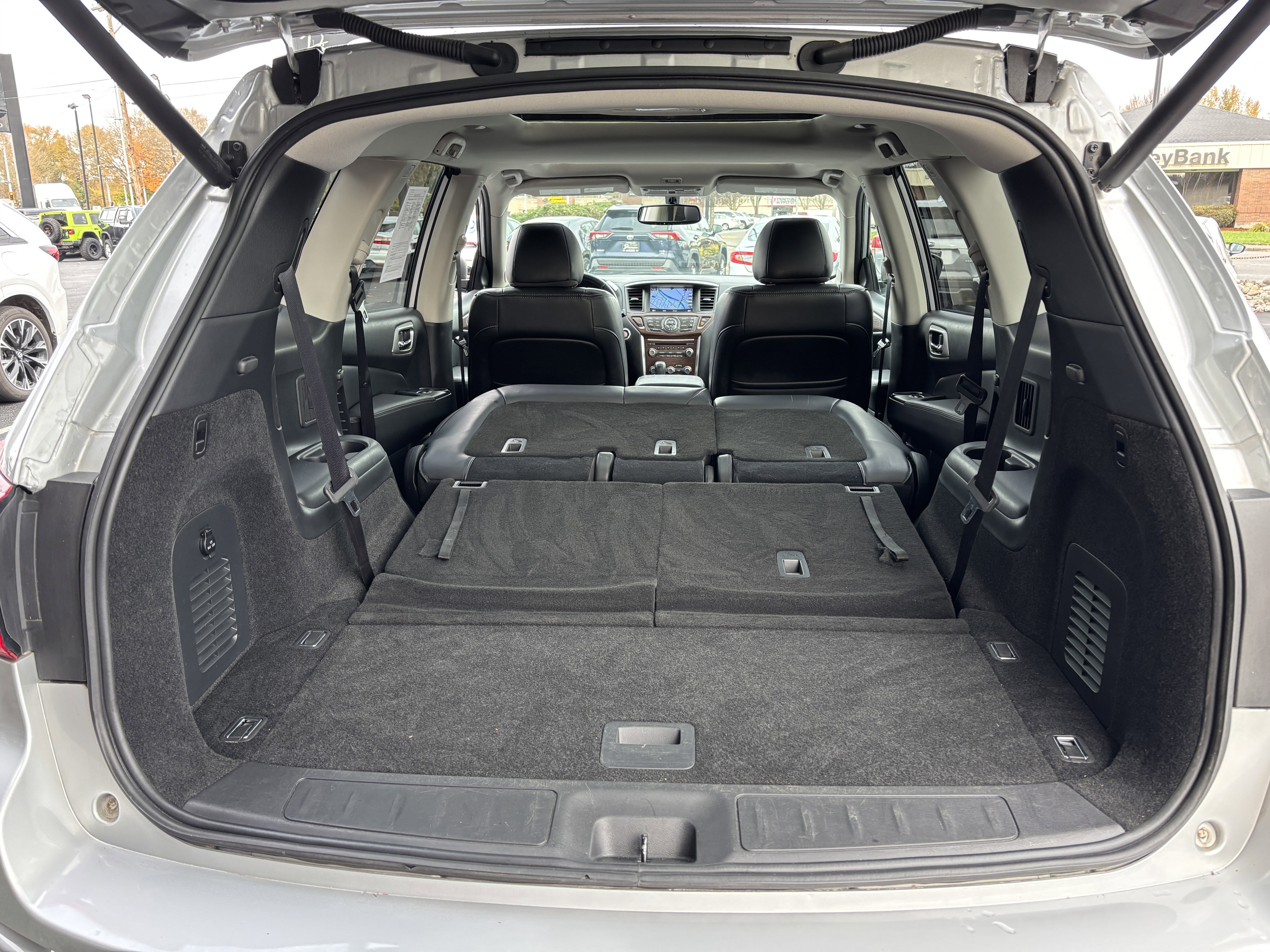 Used 2019 Nissan Pathfinder Platinum image 18