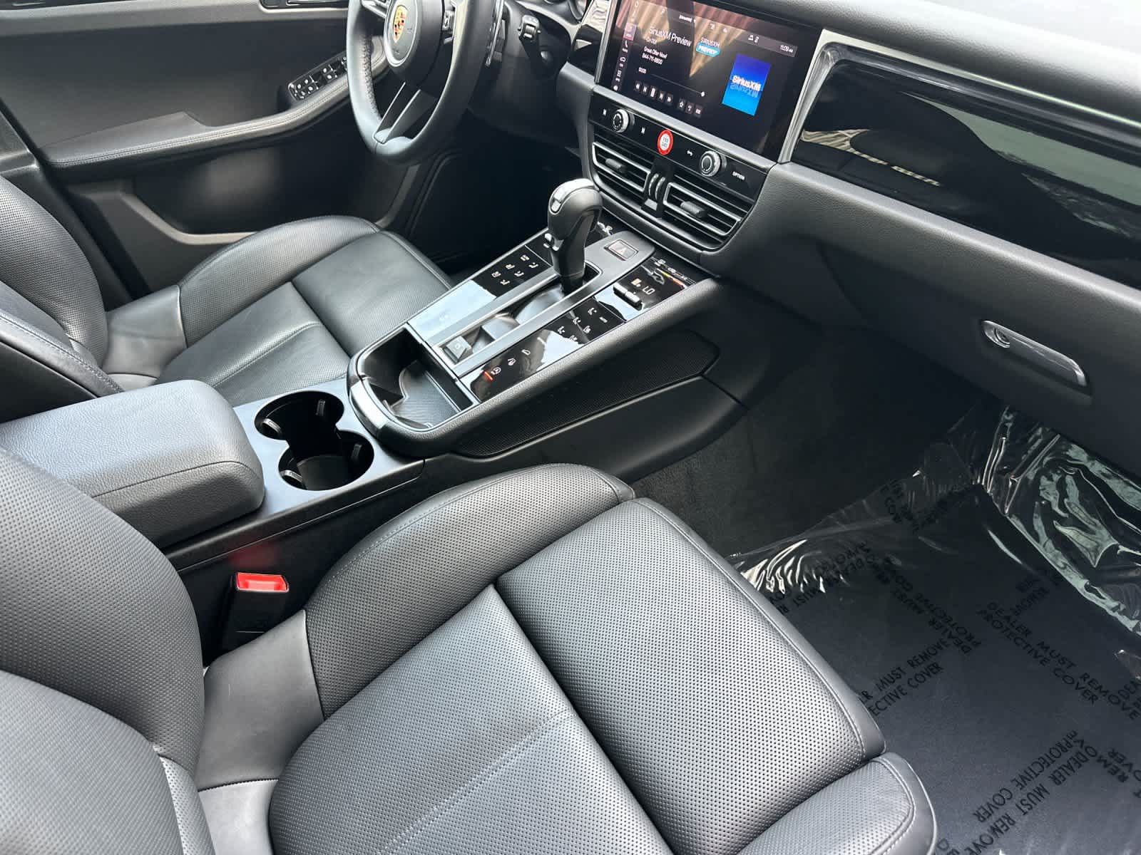 Certified 2025 Porsche Macan AWD/4WD image 17